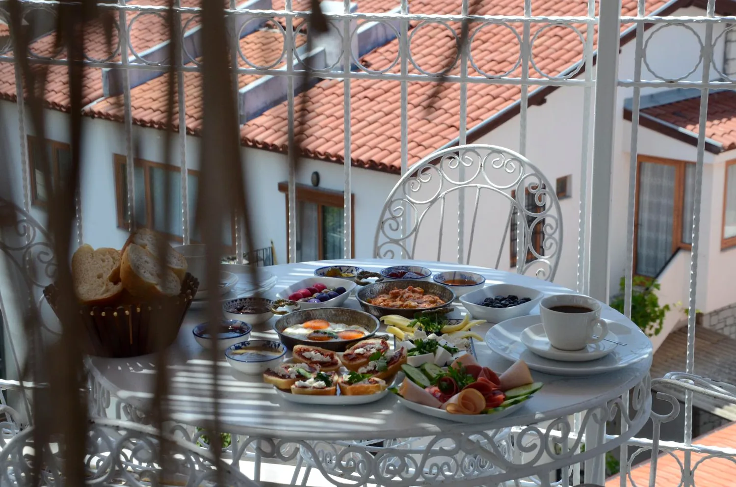 Antik House 1880 Kahvaltı Manzarası